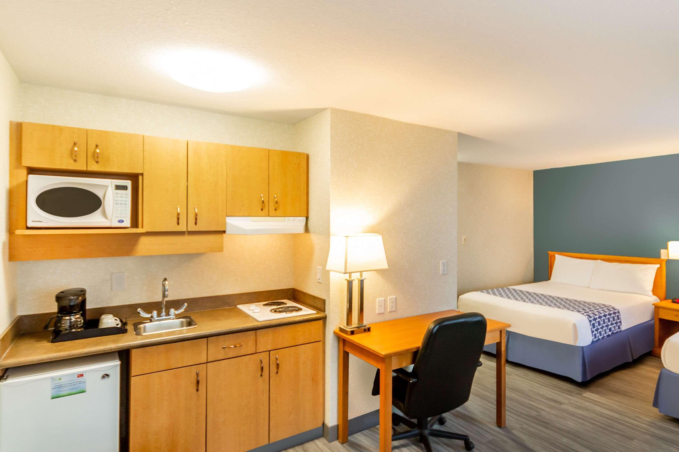 Econo Lodge Inn & Suites University Calgary Zewnętrze zdjęcie